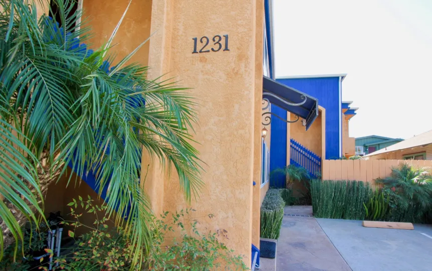Beautiful colour combination of a villa with number and garden in Penn Station of Hillcrest