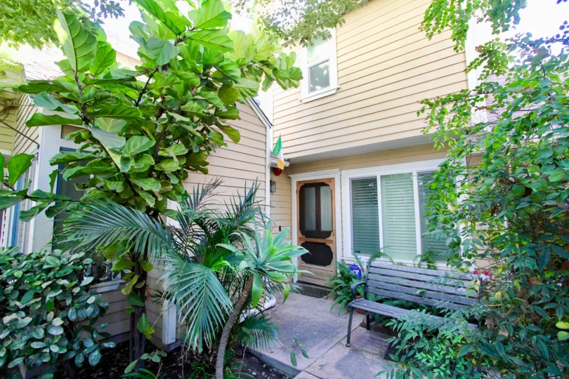 Fabulous villa with sitout and greenary in Peppercon area of Hillcrest