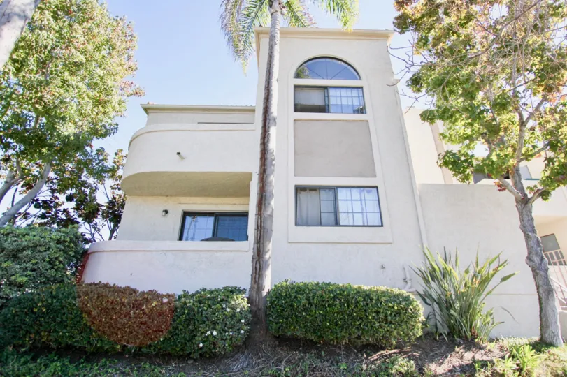 Beautiful mansion with front yard in the Richmon Manor community of Hillcrest