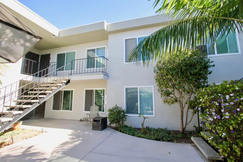 A sunny day in the Robinson Ave Villa with residential apartment and trees.