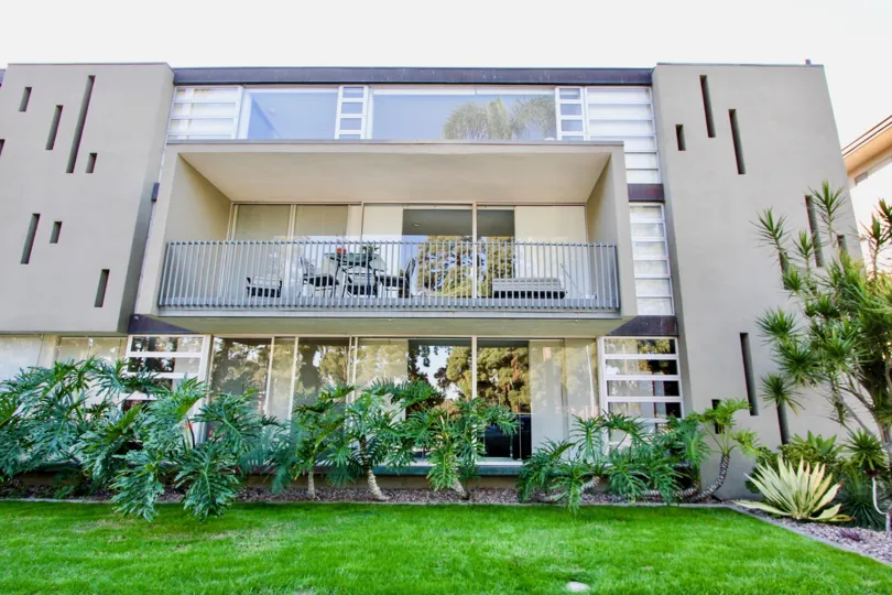 Solomon Building Having high quality class and that building location at Hillcrest in califorina
