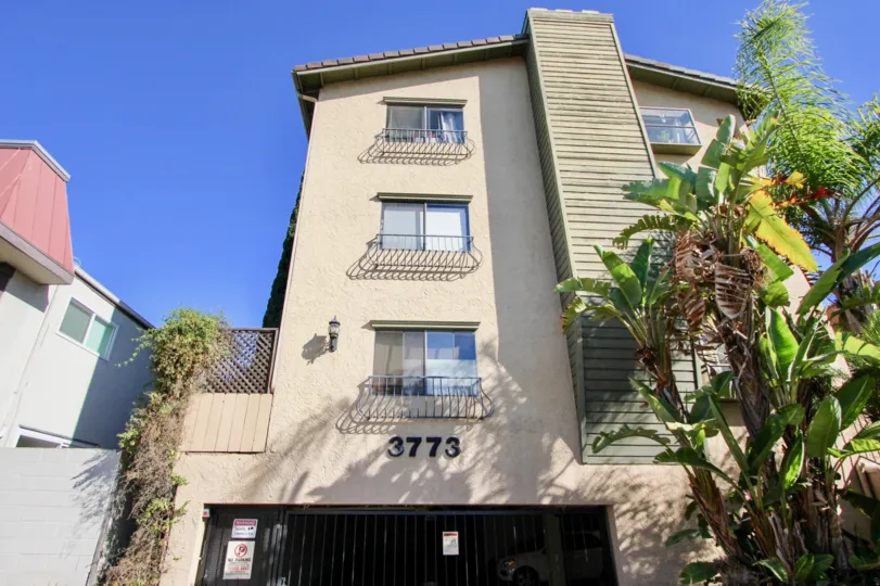 awesome villas at Sussex Villas in Hillcrest, California