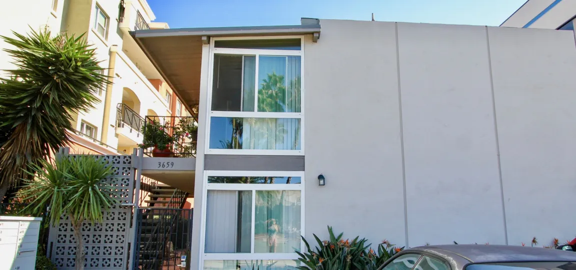 Villa with car parking and ample sunshine with glass doors in The Orleans of Hillcrest