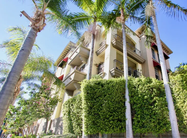 Excellent view of Apartment with palm trees and croton trees in Uptown District of Hillcrest