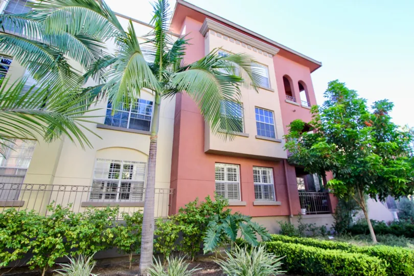 THE HOUSE IN THE UPTOWN DISTRICT WITH THE TREES, PLANTS, BALCONIS, WINDOW