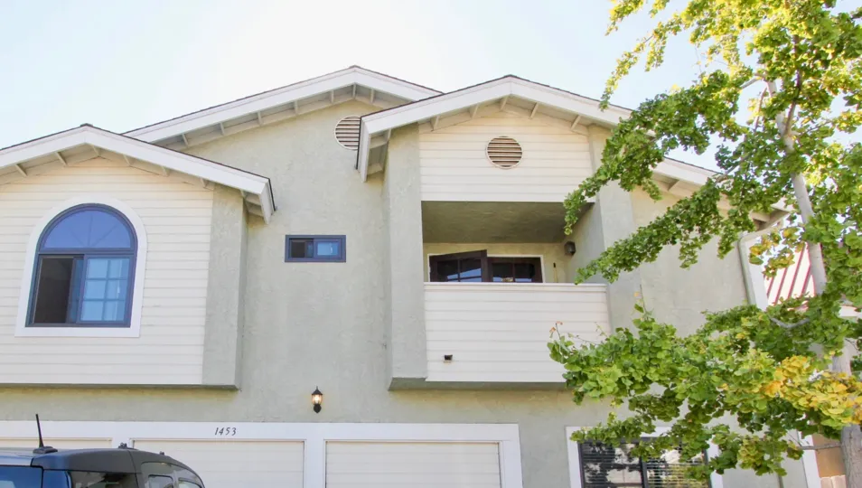 The Apartment in Vantage II is numbered 1453 and car is parking