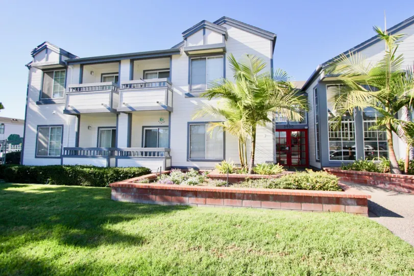 A sunny day in the area of Windemere Court, outside, condos, balcony, grass, brick