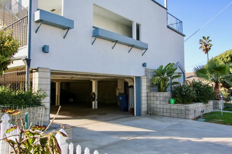 Small 2 story town house in Imperial beach California. Located in the community of alejandra.