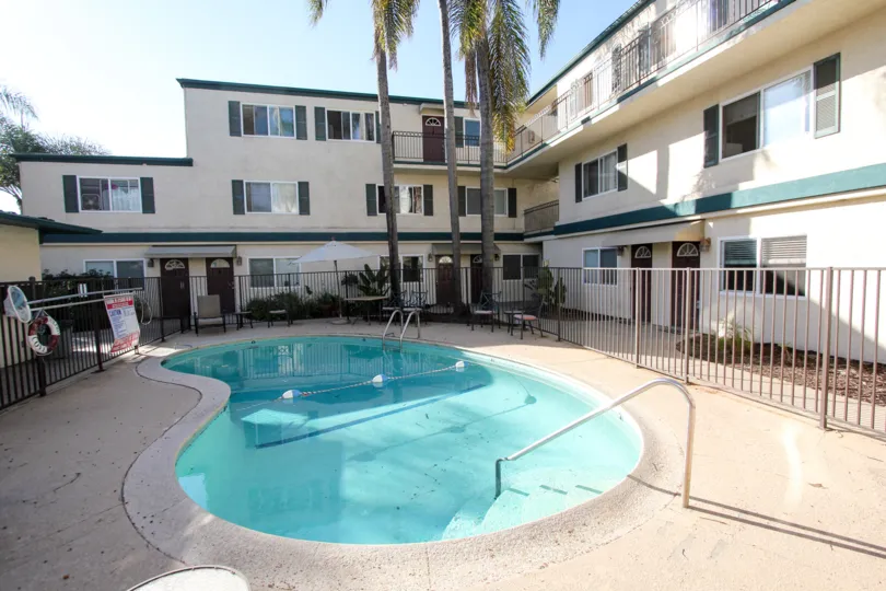 Beautiful hotel with pool in Dolphin Bay, Imperial Beach CA