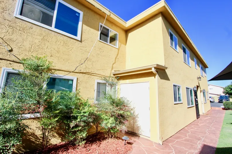 Live comfortably in Holly Avenue Condos in Imperial Beach, CA outside of San Diego.