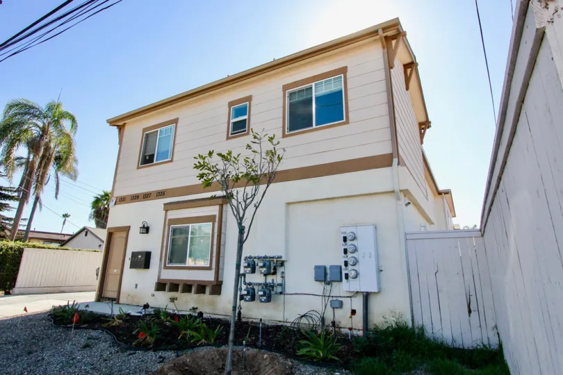 Holly Avenue, City: Imperial Beach. Backside of the building