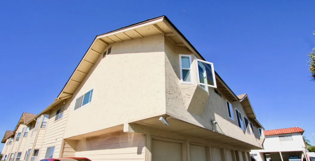 A sunny afternoon in the area of Holly Mano windows open apartments