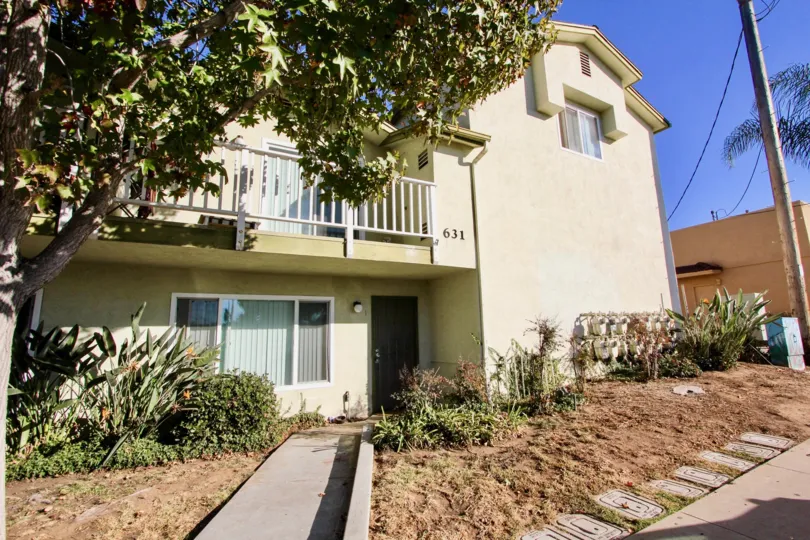 IN IMPERIAL BEACH most attractive Imperial Heights with beautiful tree and garden comfortable climate clean way visit with with family in weekend
