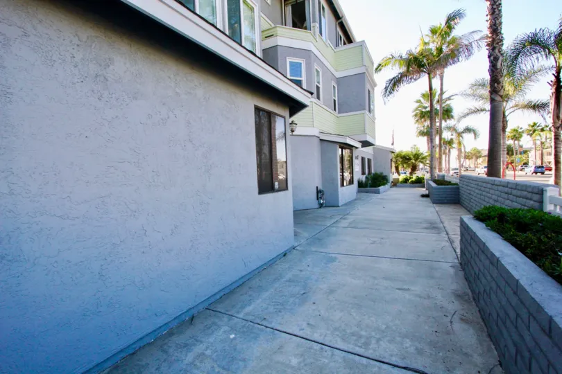 Sunny and bright homes located in Palm Plaza with nice landscaping