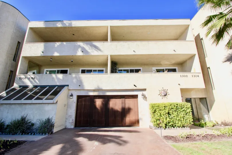 Beautiful building in the Peerless Shores community, in Imperial Beach