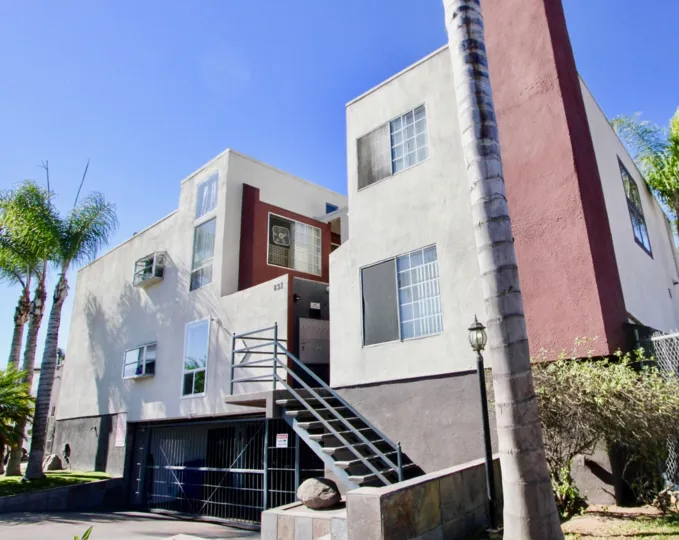 a most attractive IN Imperial Beach VERY BEAUTIFUL Riviera Beach & Bay Villas MOST ATTRACTIVE PEACEFUL with beautiful tree and garden comfortable climate clean way visit with with family in weekend