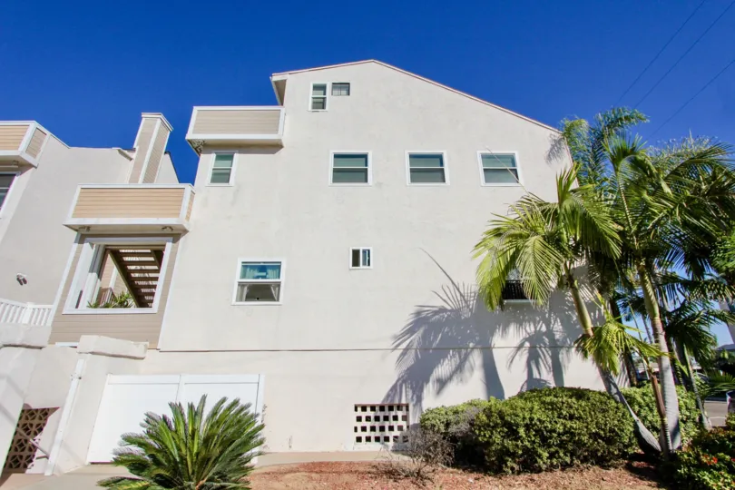 This Towhhomes is cituated in Imperial Beach, California