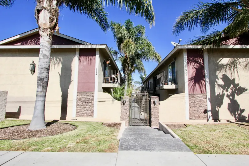 Sunny day at the beautiful Seabreeze Gradens community in Imperial Beach, California