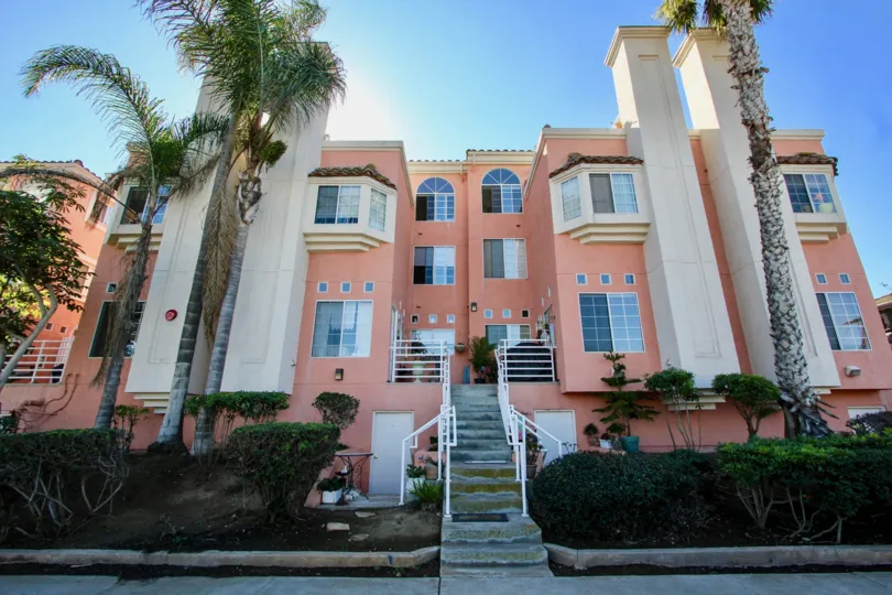 IN Imperial Beach most attractive Seaside Villas comfortable climate and long and clean way and beautiful garden visit with family in weekend