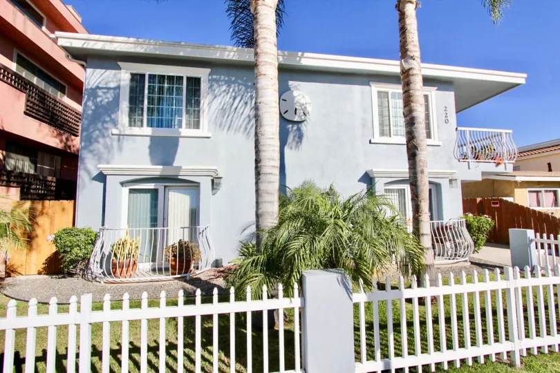 Two Story Duplex Beach Front In Shauna Shores, California