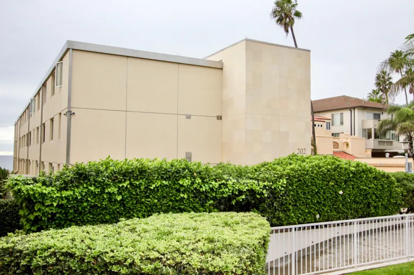 COMMUNITY IS 202 COAST; CITY IS LA JOLLA; STATE IS CALIFORNIA BEAUTIFUL PLACE, NICE HOUSE.