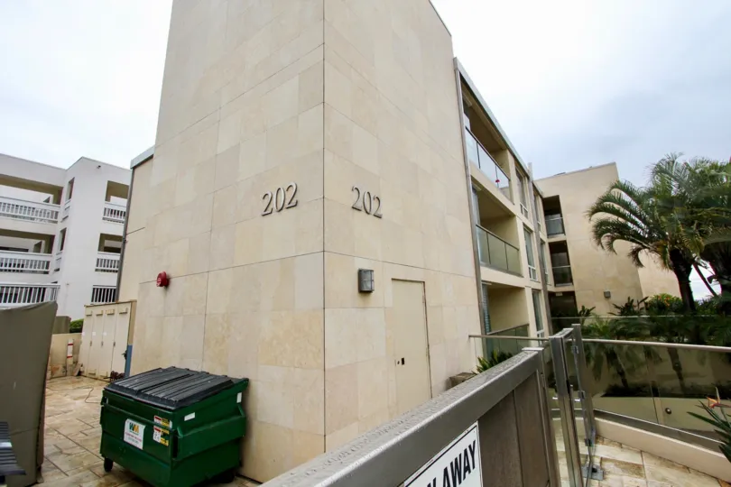 The apartment in 202 coast with dustbin, postal box and trees
