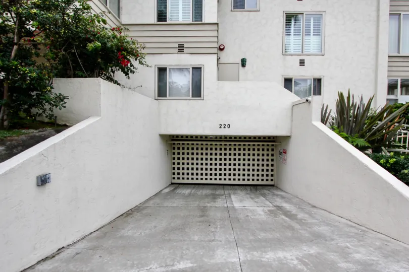 the 220-240 Coast most attractive bungalow in la jolla and beautiful garden clean area come and enjoy