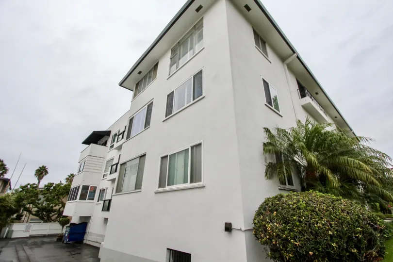 A cloudy day in 230 prospect has Apartment with bushes and trees