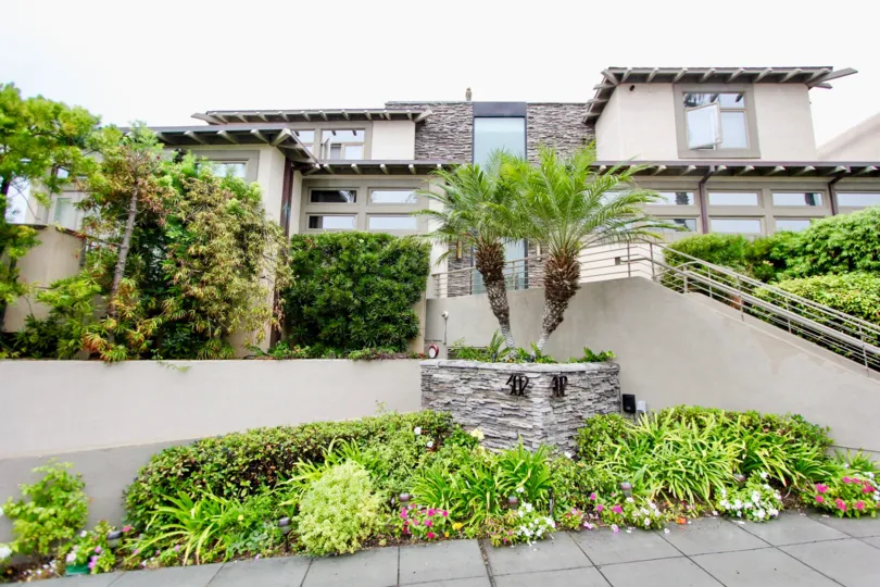 Elevated residential units inside 302 Prospect in La Jolla CA
