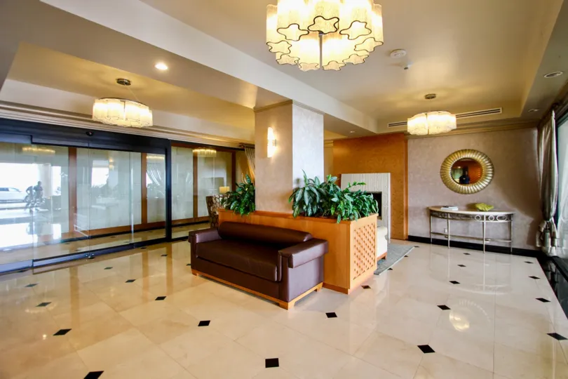 This is a 939 coast of Lala Jolla, California and it is very beautiful