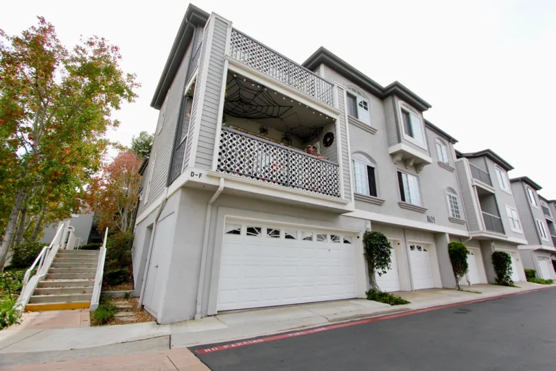 End unit of multiunit structure in the Cape La Jolla Gardens community in La Jolla