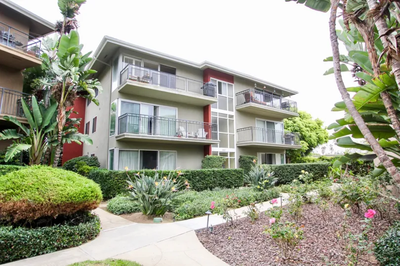 THE VILLAS IN THE CAPRI AVE WITH THE ROSE PLANTS, BANANA TREES, OTHER PLANTS