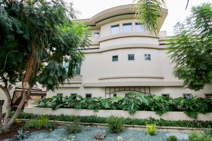 Residential units with white planter filled with green plants at Draper Villas in La Jolla CA