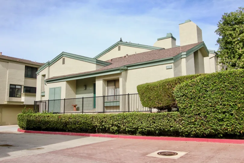 Single story home with green & brown roof at Eastbluff in La Jolla CA