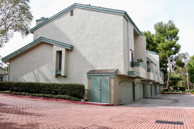 Houses with garage located in Eastbluff, La Jolla California with trees around