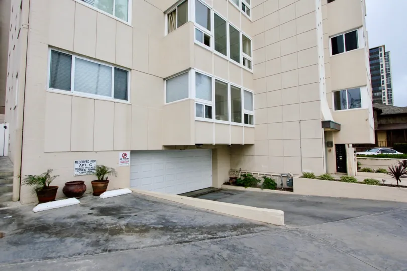 The outside of a large building comples in Edgewater Cove, La Jolla, California