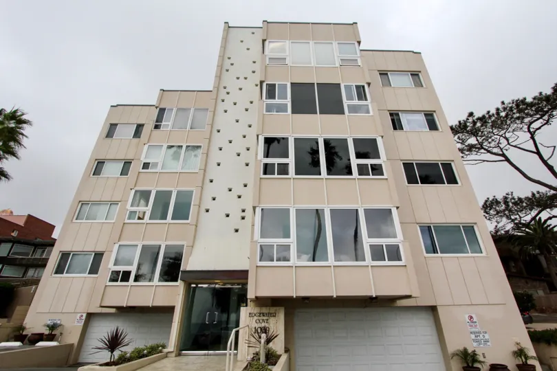 Apartment with trees with awesome view having parking space in Edgewater Cove of La Jolla