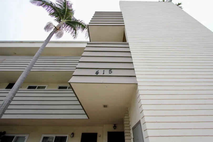 Several flats at a low angle looking up in Fontaine Bleu