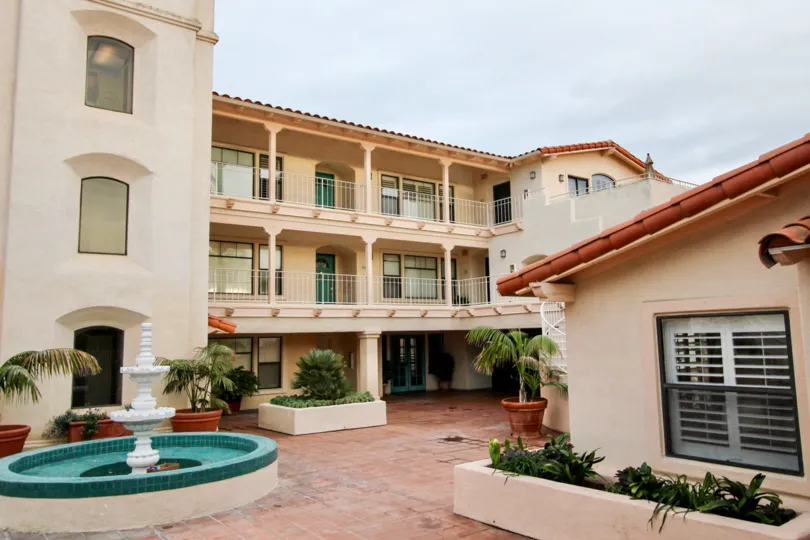 The beautiful community of La Flor de La Jolla, located in La Jolla, California with fountain and buildings.