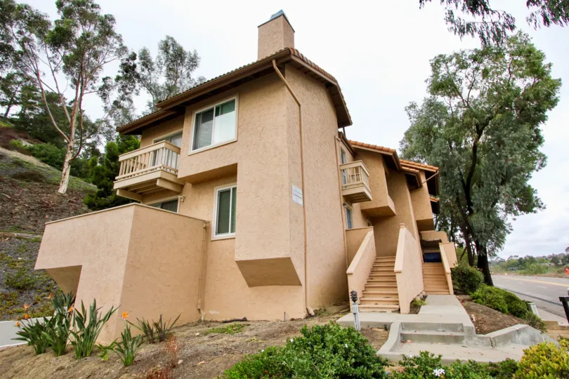 side view of big home from the la jolla hideaway from the state of california