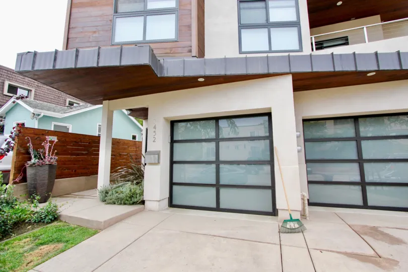 Clean property with plenty of parking and gorgeous views.