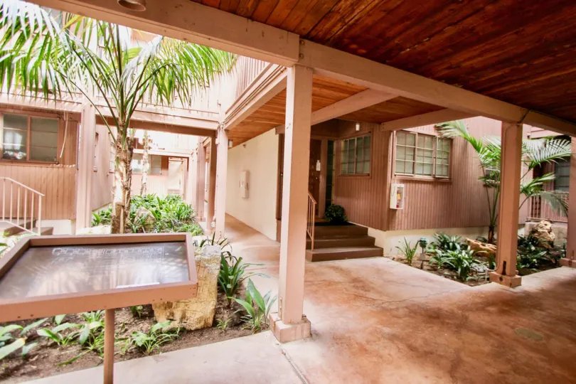 Beautiful Portigo place with garden in a House of La Jolla Racquet Club in La Jolla
