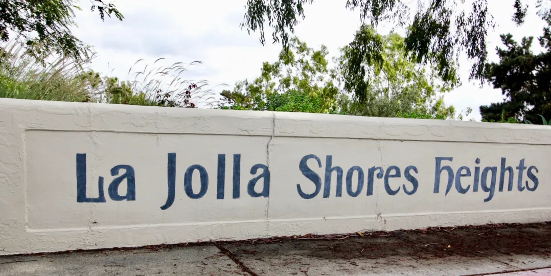 The wall has painted La Jolla Shores Heights in the platform