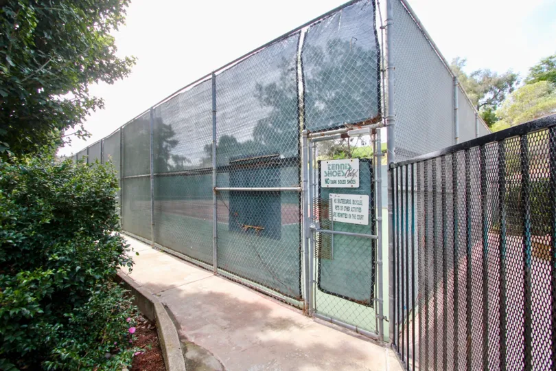 SPACE FOR PLAYING TENNIS THAT FRIENDS AND CLUB MATES CAN PLAY TOGETHER
