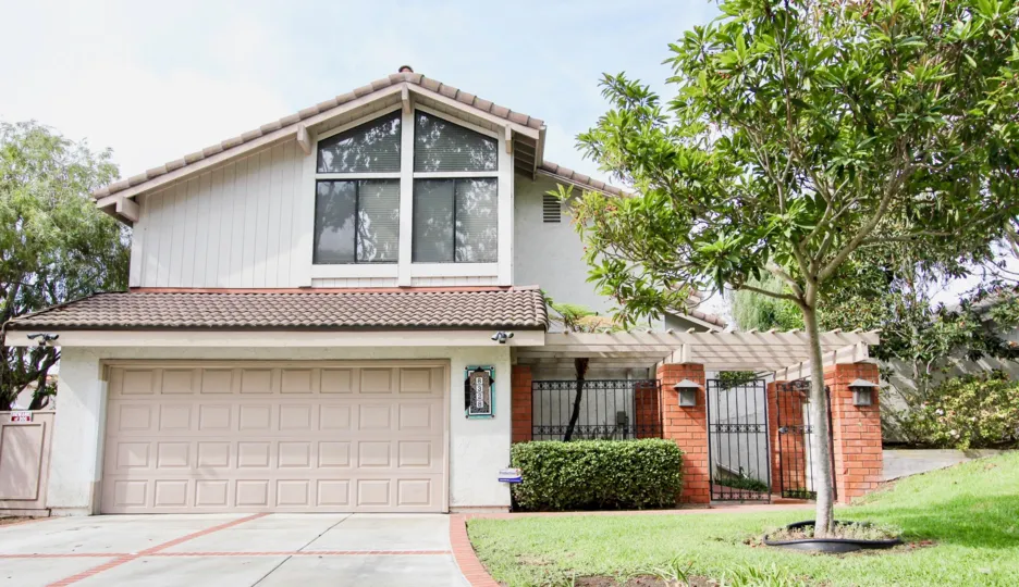 A villa in the La Jolla Woods has board 8328 at side of the main gate