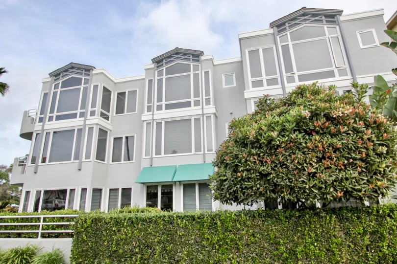 LJ Windigo in la jolla beautiful building attractive place nice garden comfort climate clean area