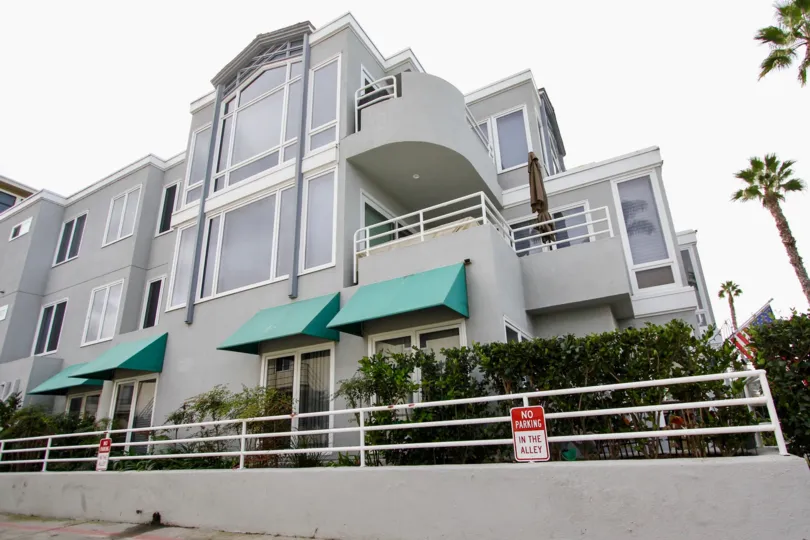Great architecturally designed building in the community of LJ Windigo in La Jolla, California