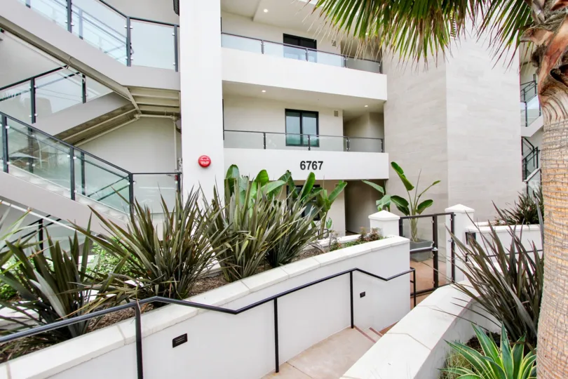 THE 6767 APARTMENT IN THE ONE NEPTUNE WITH THE UPSTAIRS, BANANA TREES, PLANTS