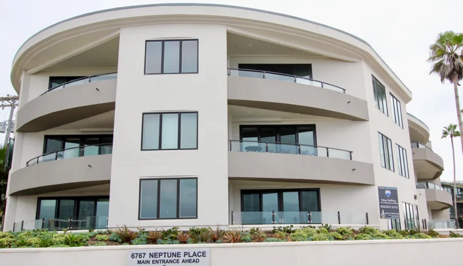 6767 Neptune Place, Main Entrance of the One Neptune placed in the city La Jolla
