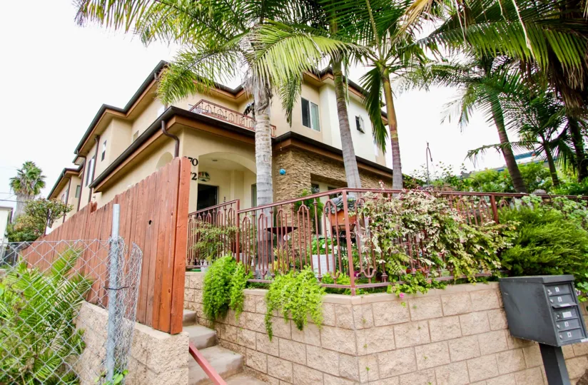 Brown fence near residence inside playa del norte in la jolla CA